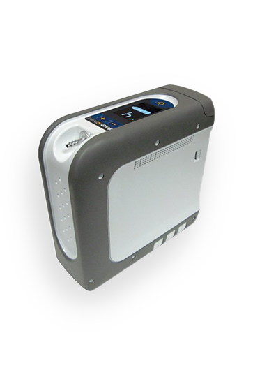 Der kompakte und tragbare Sauerstoffkonzentrator Drive DeVilbiss® iGo®2 (Hersteller Drive DeVilbiss), vertrieben von PMT Medizintechnik GmbH, zeigt sein modernes, weiß-graues Design mit Tragegriff und Display.